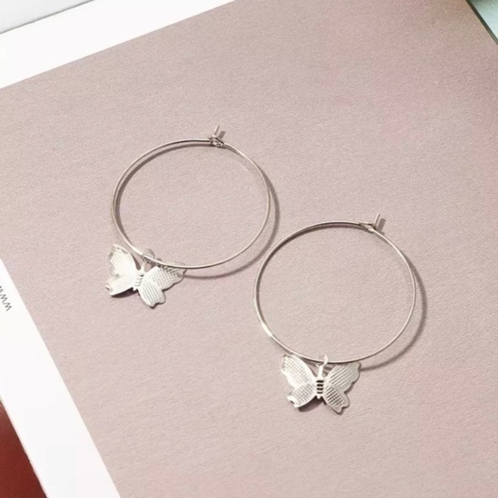 3/$30 🤍 Dainty Butterfly Hoop Earrings